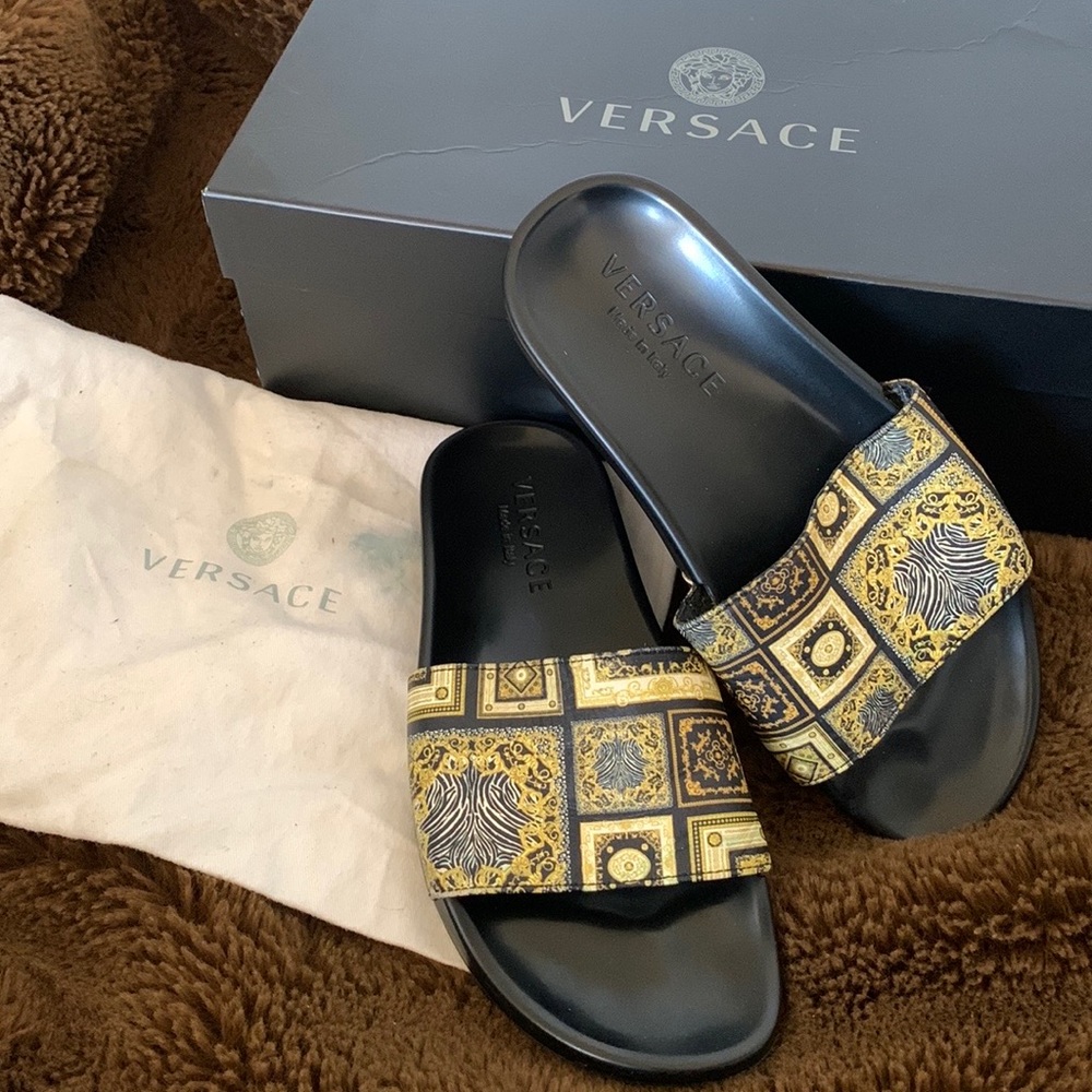 Versace - size 39 (men) us 6 (women) - gold|black